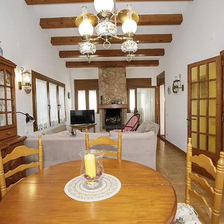 Casa Con Piscina En Carbonell *